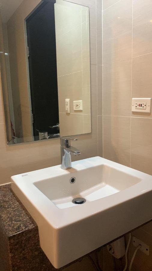 81 Newport Boulevard Cluster 4 - 8F Across Naia Airport, Terminal 3 Pasay Buitenkant foto