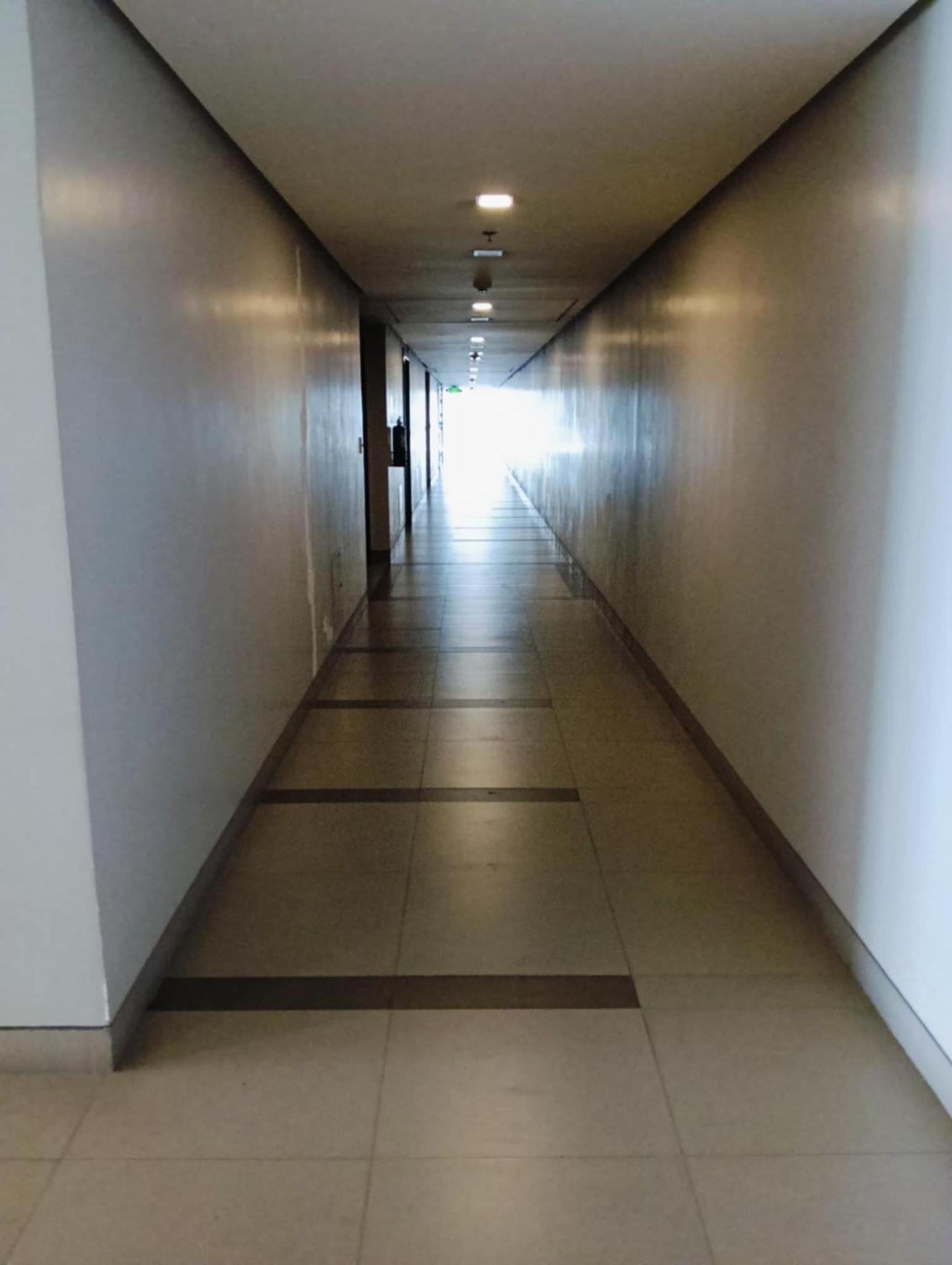 81 Newport Boulevard Cluster 4 - 8F Across Naia Airport, Terminal 3 Pasay Buitenkant foto